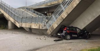 Cuneo, un cavalcavia crolla su una gazzella dei carabinieri.