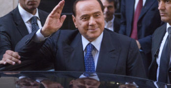 Portofino, Berlusconi cade procurandosi la rottura del labbro