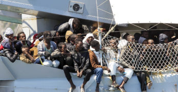 Salerno: sbarco nave migranti, a bordo 26 donne decedute
