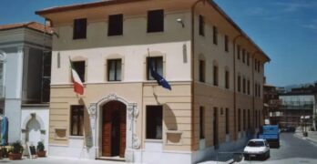 VOLTURARA IRPINA, IL COMUNE ASSEGNA UN BUONO POSTALE A TUTTI I NUOVI NATI, SARNO: “UN SEGNALE, ANCHE SE PICCOLO, DI CONCRETA VICINANZA ALLE FAMIGLIE”